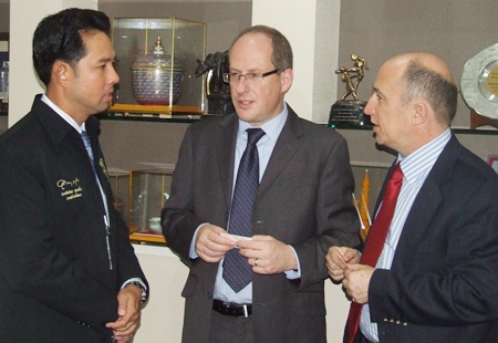 (L to R) Mayor Itthiphol Kunplome, British Consul Michael Hancock and Director of Trade and Investment Bradley Jones talk about British citizens in Pattaya.